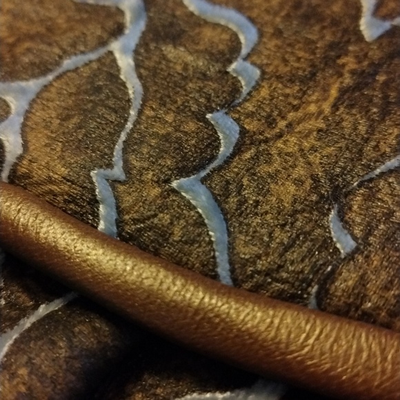 Mere handcrafted leather and velvet inlay clutch. Rare - Picture 8 of 11